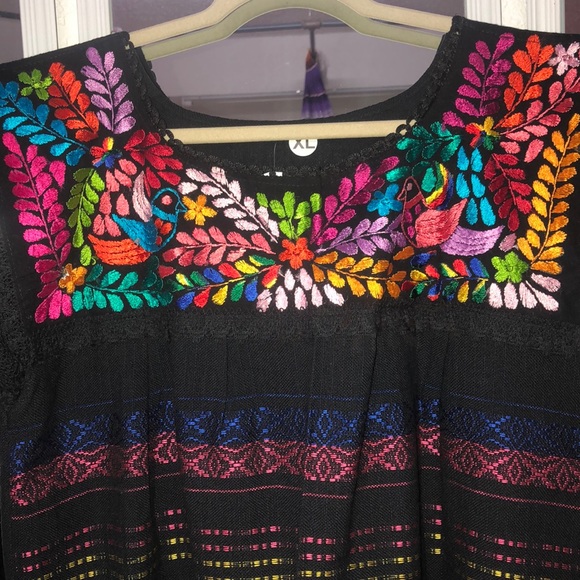 Beautiful Mexican Dress Loom-made Lace Embroidery - Picture 3 of 5